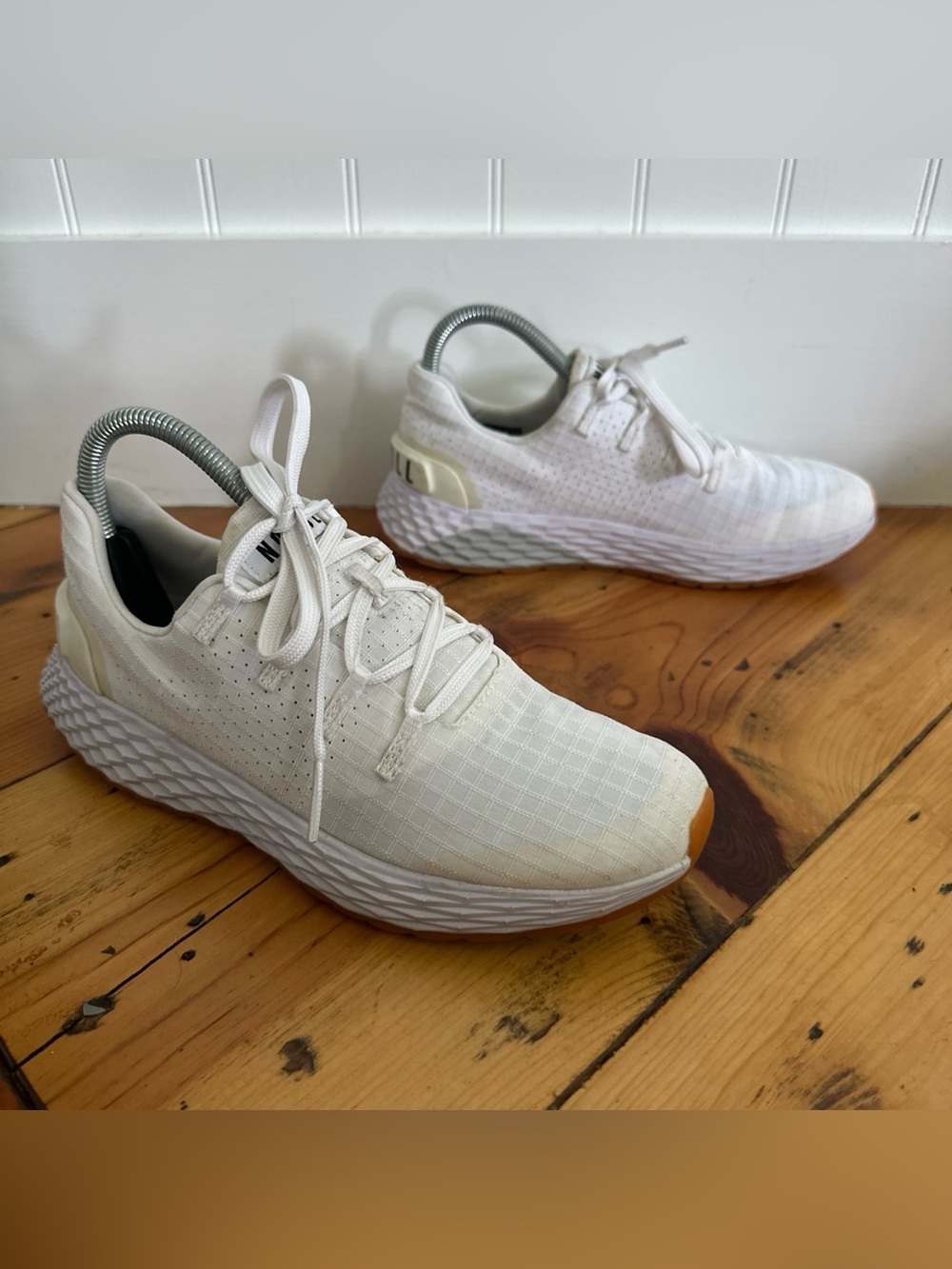 NO BULL Women’s 7 White Gum Allday Ripstop Runners Sneakers Shoes Men’s 5.5
